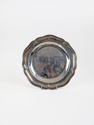 Plat en argent, l'aile à décor de double filet