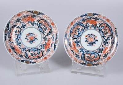 paire d'assiettes japonaises en porcelaine imari, 19e siècle