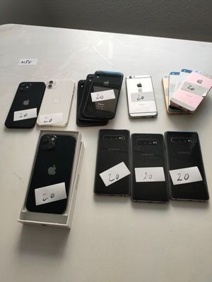 many cell phones that are sitting on a table
