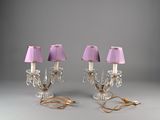une paire de lampes de table en cristal et en laiton, chacune dotée d'un abat-jour
