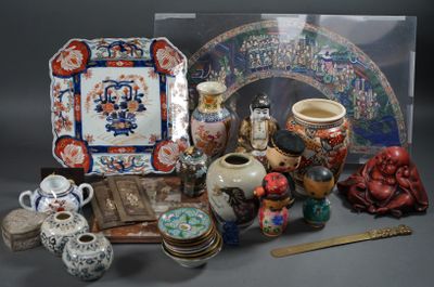 CHINE et JAPON lot comprenant plat Imari, partie d'éventail peint, vas - Photo 1