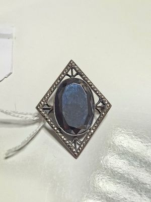 BROCHE en argent centrée d'un quartz fumé dans un entourage …