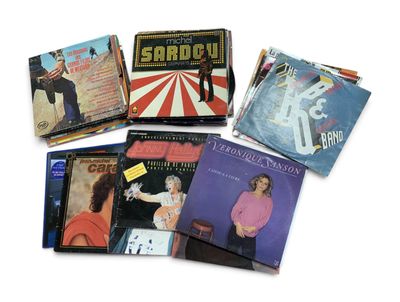 tout un tas de CD différents sur la table