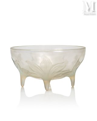an image of a glass bowl with a flower design on the bottom