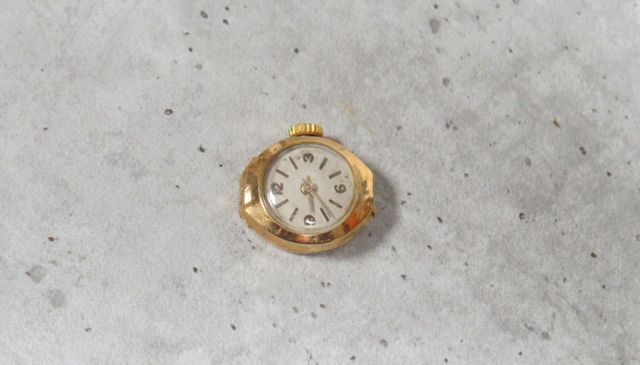Boîtier de montre en or 750‰, cadran à index appliqué. En règle. ...