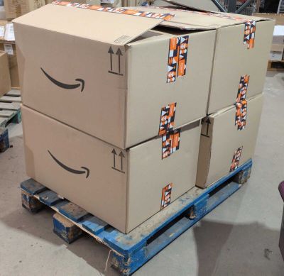 2001 / 1 palette de 4 cartons d'étagères Murales Salle … - Photo 1