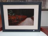 une photo d'un tableau représentant un jardin fleuri, dans un cadre