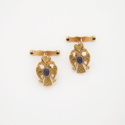 deux paires de boutons de manchette en or sertis de pierres bleues