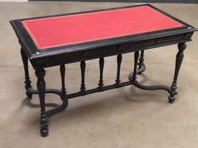 Table formant bureau en bois noirci, de style Henry II Renai…