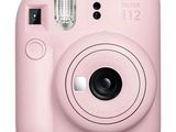 une image représentant un appareil photo rose sur fond blanc