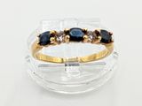 une image représentant une bague ornée de pierres bleues et blanches