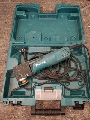 a tool in the case that is sitting on the floor