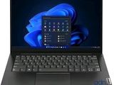 un ordinateur portable sur lequel sont posés un clavier et une souris