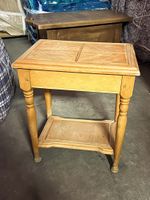 Table basse en bois, à deux plateaux coulissants dissimulant… (photo 2)