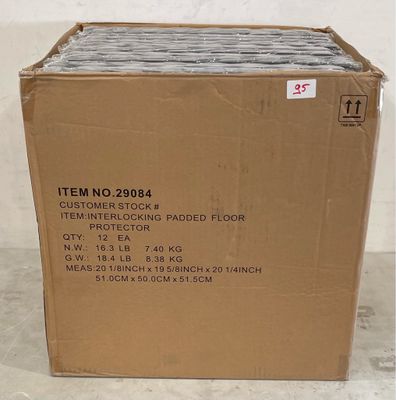 une boîte en carton contenant tout un tas de papiers