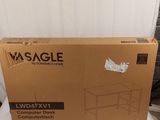 La boîte est ouverte et prête à servir de table basse