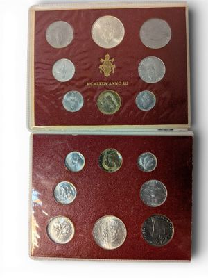 2 séries de pièces du Vatican des années 1974 (Anno XII), dont2 de 500