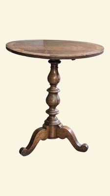 une image d'une table ronde avec un plateau en bois