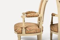 Paire de fauteuils en bois mouluré sculpté et laqué beige, l… (photo 3)