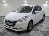 la photo d'une voiture blanche garée dans un garage
