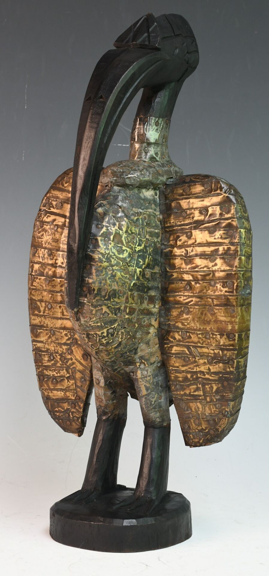72.2 - SENOUFO (Cote d'Ivoire) Sculpture en bois recouvertes de feuilles de laiton cloutées représentant un Kalao. Ha...