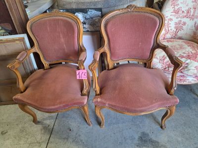 paire de chaises anciennes en bois avec assise rembourrée rouge rembourrée rembourrée rembourrée rembourrée rembourrée rembourrée