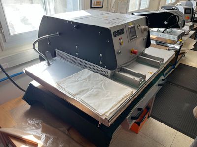 Presse d’impression textile SEFA Slide 1285, année 2017. Table 85 x 12 - Photo 1