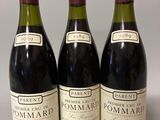 trois bouteilles de vin posées sur une table l'une à côté de l'autre
