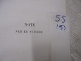 un gros plan d'une note écrite sur un bout de papier