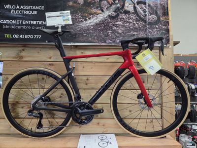 Vélo de route ADRIS PERFORMANCE S2 ROUGE ULTÉGRA DI2