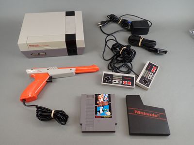 une photo montrant une console Nintendo et ses accessoires posés sur une table