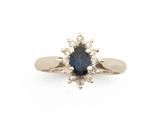 Bague ovale en saphir et diamants