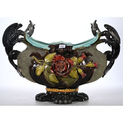 JARDINIERE en barbotine à décor floral.