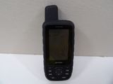 un téléphone portable posé sur une table