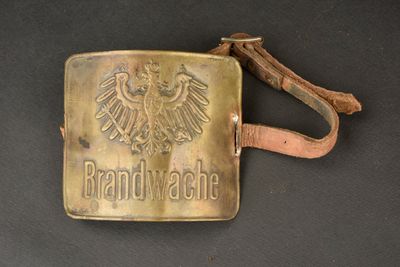 une vieille boucle de ceinture ornée d'un aigle allemand