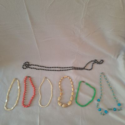 Réunion de 7 colliers Circa 60/70