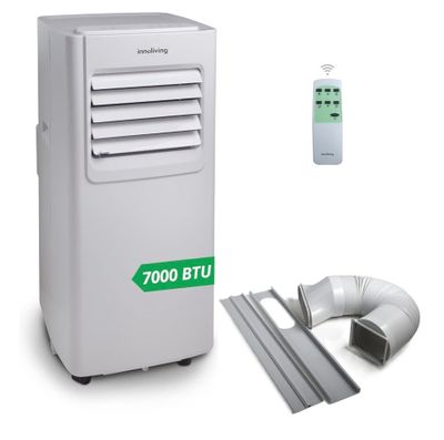 un climatiseur blanc posé à côté d'une télécommande