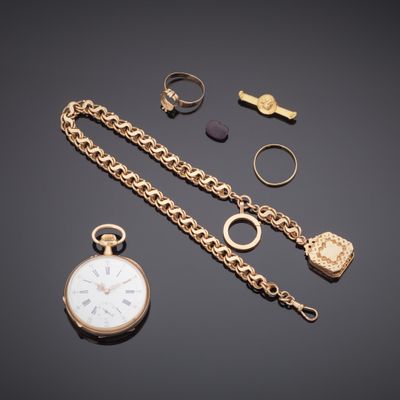 un assortiment de bijoux en or, comprenant une montre et une chaîne