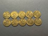 un lot de six souverains d'or posés sur une table