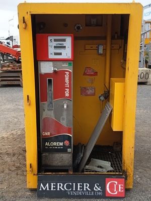 a machine that is sitting in the middle of a parking lot