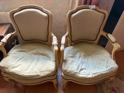 Paire de fauteuils style Louis XV laqués blanc - A restaurer