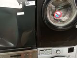 un lave-linge et un sèche-linge placés l'un à côté de l'autre