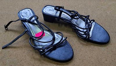 90 / Paire de chaussures - SAN MARINA - Pointure 39 //…
