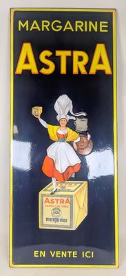 une affiche représentant une femme coiffée d'une toque de chef, posée sur une boîte