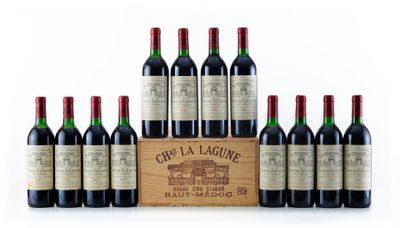 un groupe de six bouteilles de vin assises les unes à côté des autres