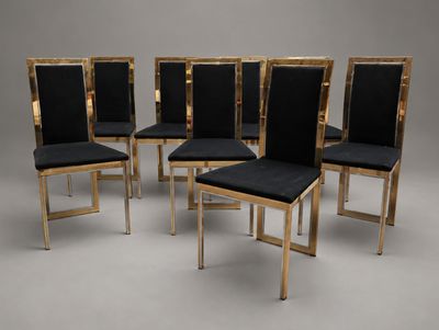 six chaises de salle à manger noires et dorées alignées