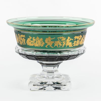 un saladier en verre orné d'un motif vert et or