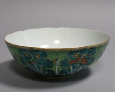 [CHINE] Epoque Guangxu. Grande coupe creuse en porcelaine à …