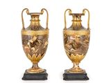 une paire de vases anciens en bronze sur des socles en marbre, sur fond blanc