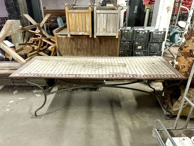 a table that is sitting in the middle of a room